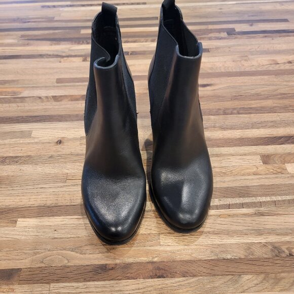 Michael Kors Women's Lottie Boot Size 6 Block Heel Black Leather - Picture 3 of 16